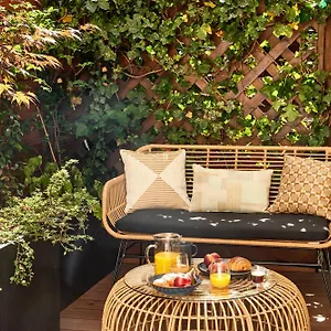 https://stylish-2br-2ba-with-private-terrace.fr-paris.fr